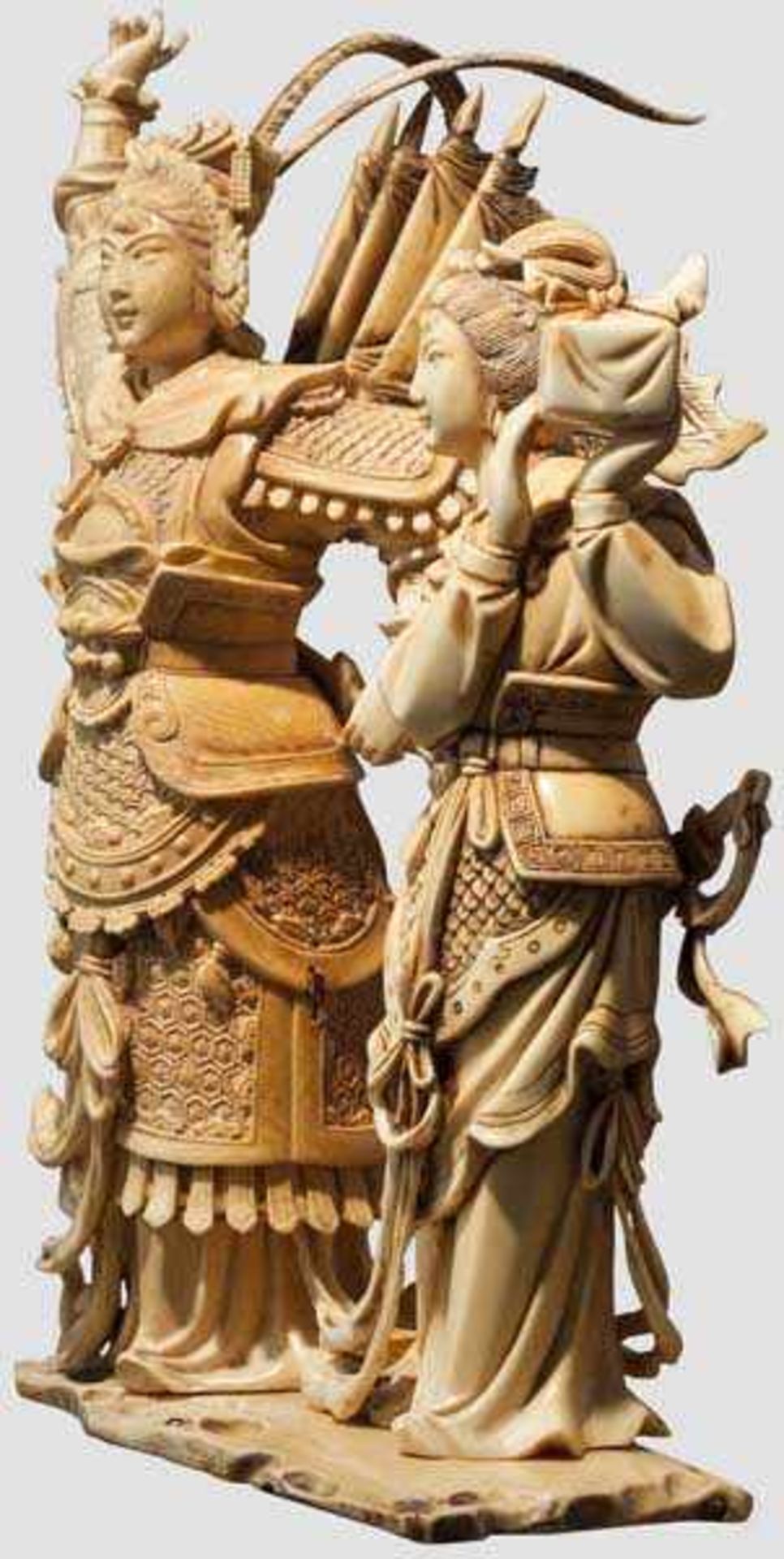 Elfenbein-Figurengruppe, China um 1920 Vollplastisch und detailliert geschnitzte Darstellung - Bild 3 aus 4