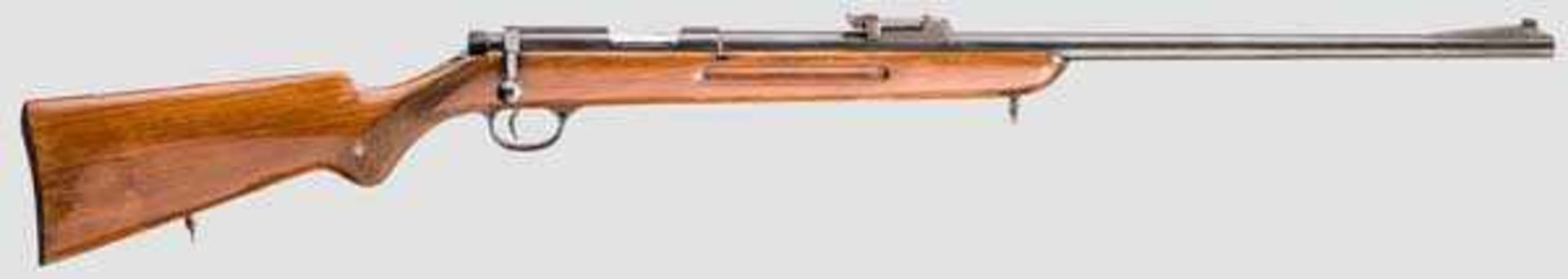 Walther Sportmodell V Kal. .22 l.r., Nr. 39010W. Nummerngleich. Fast blanker Lauf, Länge 65 cm.