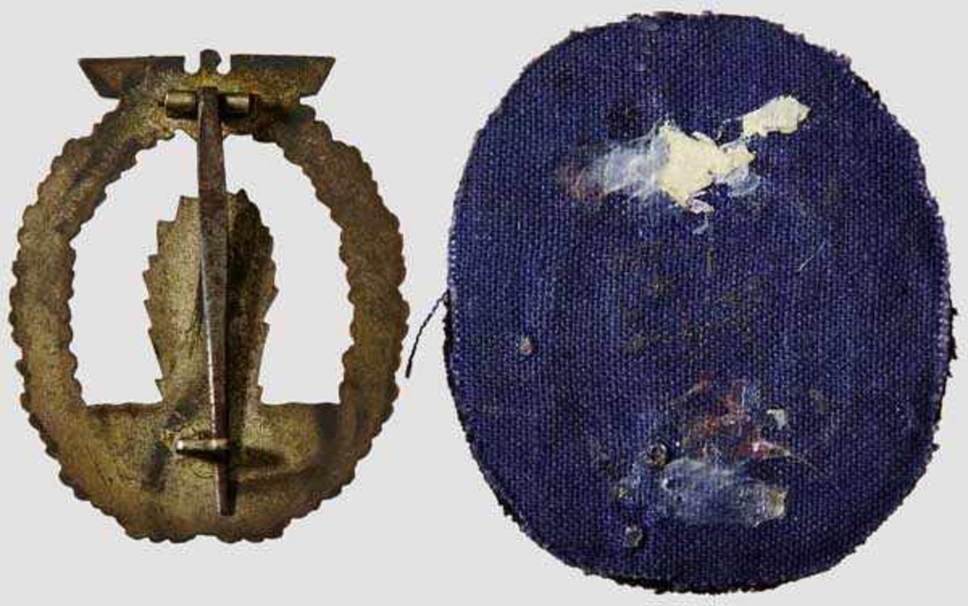 A Pair of Minesweeper War Badges Gilded and silvered tombak, unmarked Schickle manufacture with - Bild 2 aus 2