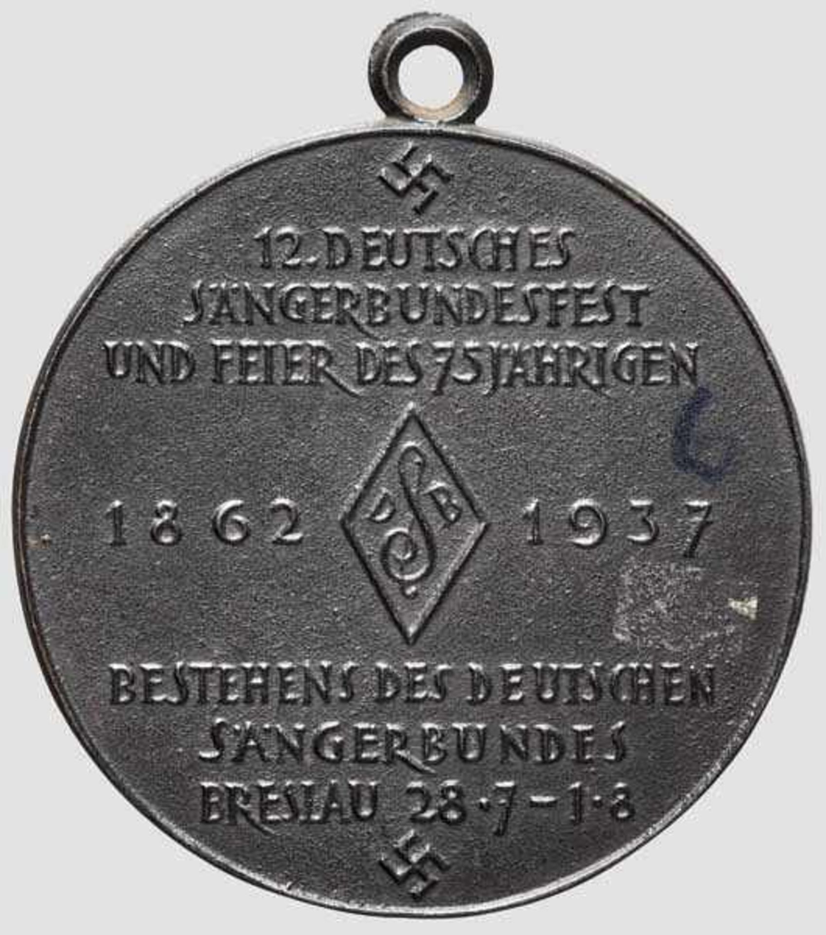 Zwei Plaketten und eine Medaille Eine geprägte Buntmetallplakette (7,5 x 7,5 cm, auf Holz - Bild 2 aus 2