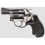 Smith & Wesson Mod. 36 Kal. .38 S & W Spl., Nr. J 117870, gültiger Beschuss. Etwas rauer Lauf, Länge