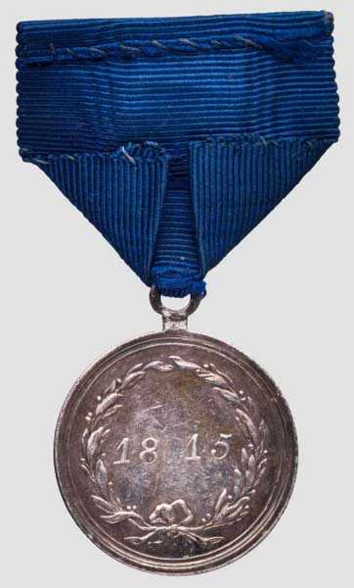 Militärverdienstmedaille für den Feldzug 1815 In Silber geprägte Medaille, mit stehender Öse am Band - Bild 2 aus 2