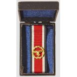 An Honor Roll Clasp of the Luftwaffe – Cased Gilded, stamped tombak with polished highlights,