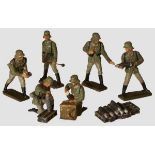 A Hausser 105 mm Light Field Howitzer, 6 figures Hausser, 7 cm series, light Field Howitzer, crew of