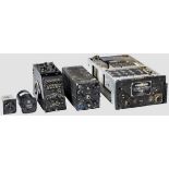Kleine Sammlung USAF Bendix Radio Compass Type MN-62A, dazu Bediengeräte, Instrumente und