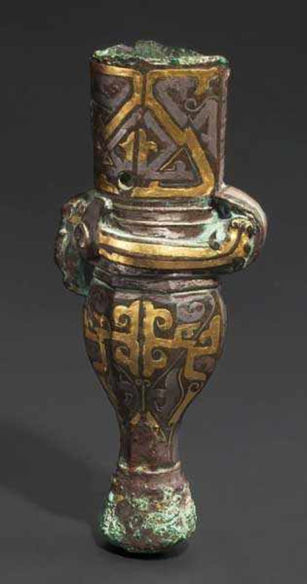 Bedeutender, gold- und silbereingelegter Lanzenschuh aus Bronze, China, Zeit der Streitenden Reiche,