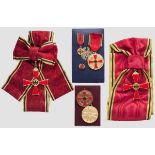 Kleine Sammlung zum Bundesverdienstkreuz Großkreuz aus vergoldeter Bronze in der Damenausführung mit