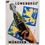 Emailleschild {LÖWENBRÄU MÜNCHEN{ Gewölbtes Schild der Münchener Brauerei aus den 20er Jahren. Flach