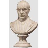 Portraitbüste Benito Mussolinis Weißer Marmor, rs. signiert {Prof. Bessi XII{. Vollplastisches