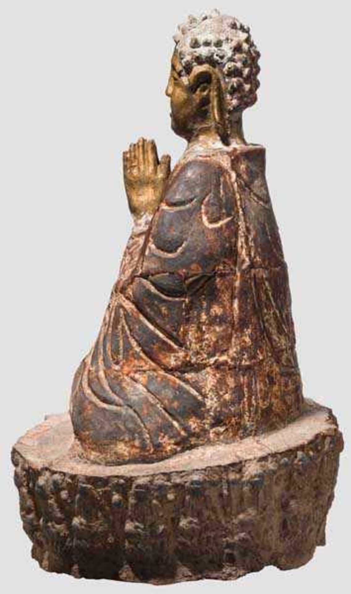 Eiserner Buddha, China um 1600 Eiserner Buddha im Lotussitz, die Hände im Anjali Mudra, auf einem - Bild 4 aus 6