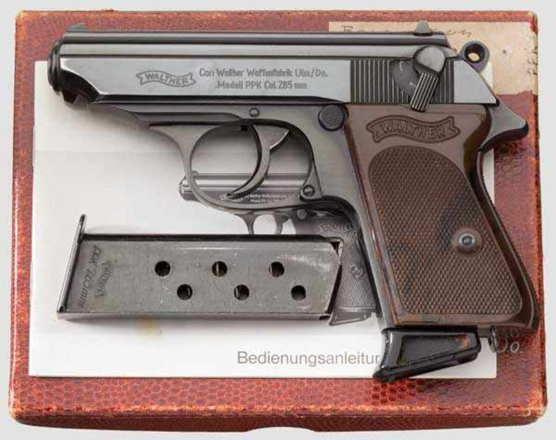 Walther PPK, Ulm, im Karton, Werkschutz VW Kal. 7,65 mm, Nr. 128136. Blanker Lauf. Siebenschüssig.