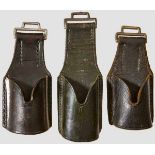 A Group of Three Hunting Forestry Frogs Two brown/black leather and one green leather. Versand aus