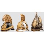 Drei Ballspenden in Form österreichisch-ungarischer Helme Helm der Arcierenleibgarde aus