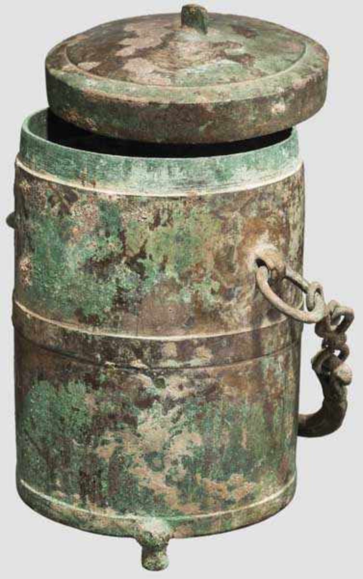 Archaische Bronzedose, China, Zeit der streitenden Reiche, 4./3. Jhdt. v. Chr. Dünnwandig - Bild 2 aus 2