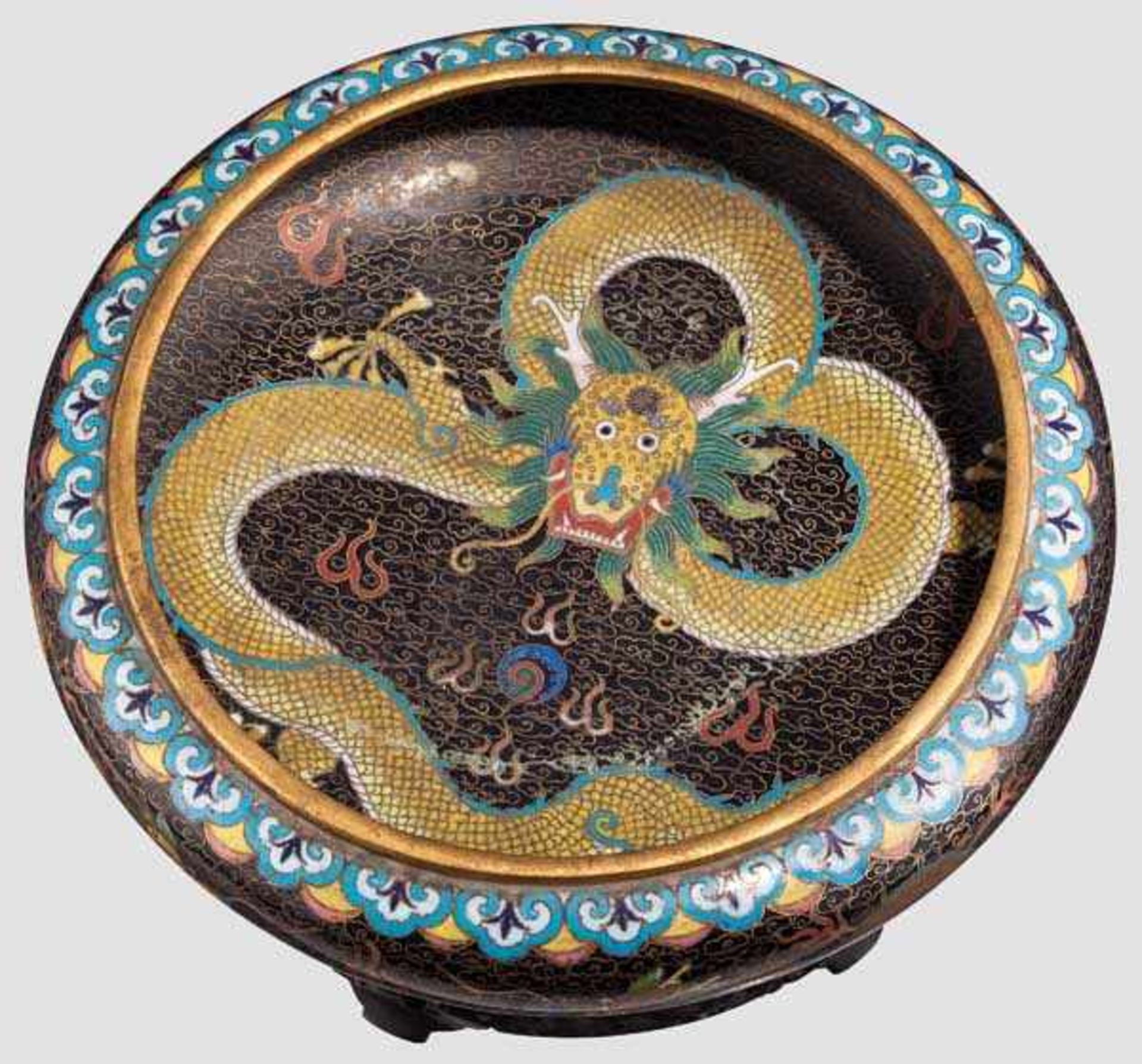 Cloisonné-Schale, China, 2. Hälfte 19. Jhdt. Messing, die gesamte Oberfläche verziert mit reicher - Bild 2 aus 3