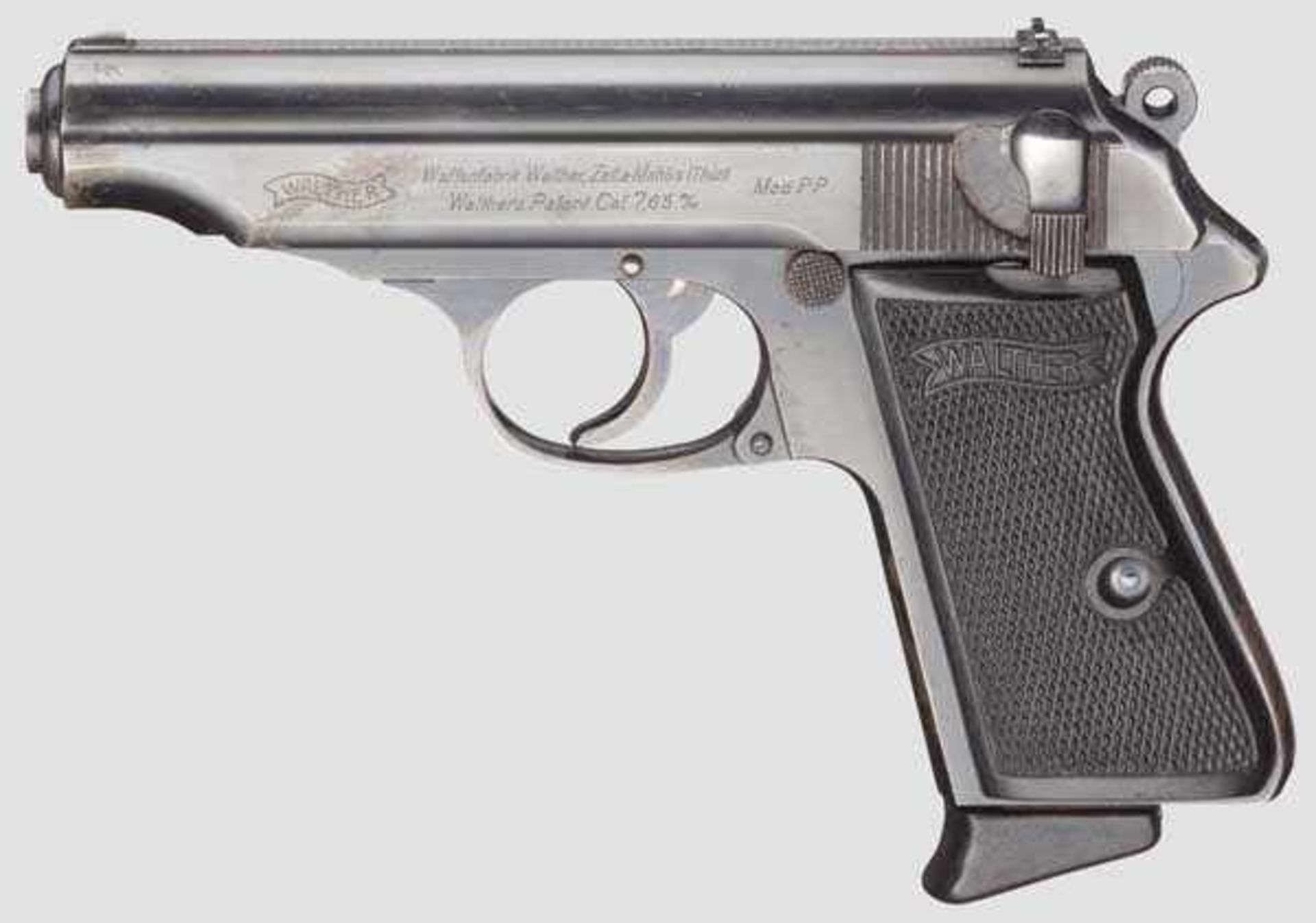 Walther PP, ZM, 1. Ausführung Kal. 7,65 mm, Nr. 750668. Blanker Lauf. Achtschüssig. Beschuss Krone/