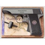 Walther Mod. 8, 2. Ausführung, im Karton Kal. 6,35 mm, Nr. 723609. Blanker Lauf. Achtschüssig.