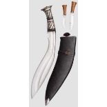 Silbereingelegtes Kukri mit Wootzklinge, Nepal, 19. Jhdt. Typische, beidseitig zweifach breit