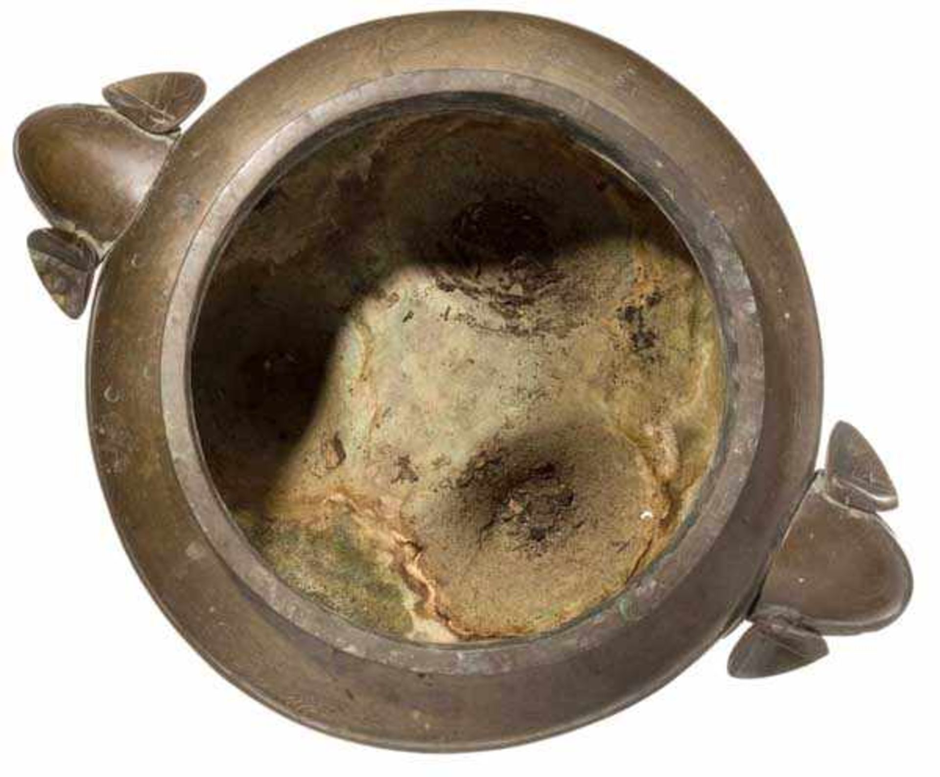 Bronzegefäß mit Silbereinlagen, China, 19. Jhdt. Bauchiges Gefäß auf drei kurzen Standbeinen. - Bild 3 aus 9
