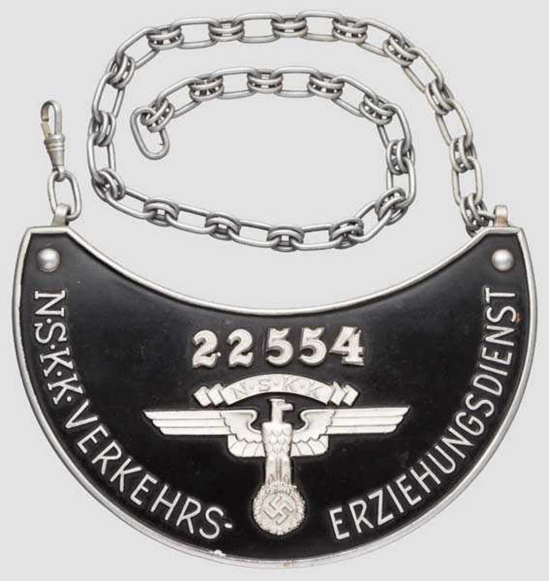 Ringkragen des NSKK Verkehrs-Erziehungsdienstes Leichtmetall, schwarz lackiert, NSKK-Emblem,