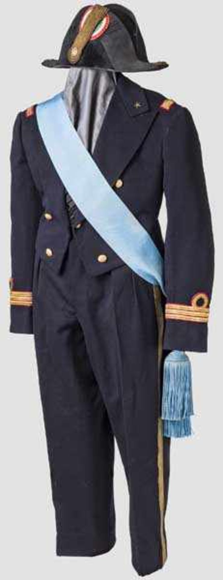 Uniformensemble eines Offiziers der Regia Marina, erste Hälfte 20. Jhdt. Steifer Zweispitz mit