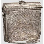 Silberne Koranbox, Nordafrika um 1900 Rechteckiger Behälter aus Silber mit beidseitig durch Stifte