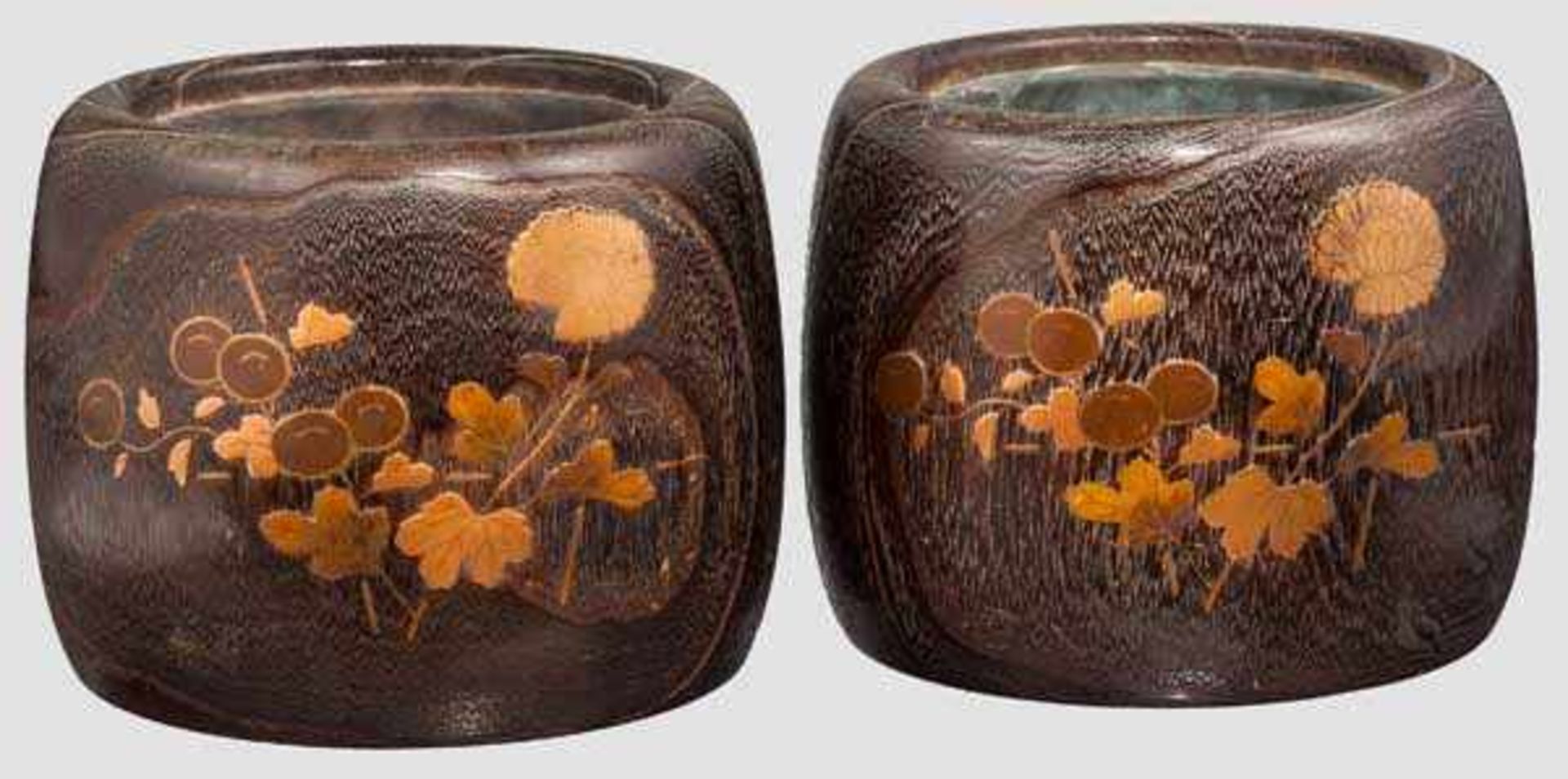 Ein Paar Hibachi,Japan, späte Edo-/frühe Meiji-Periode Zwei zylindrische, leicht gebauchte