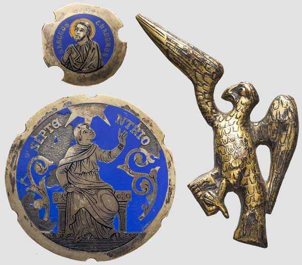 Vogelbeschlag und zwei Medaillons im gotischen Stil Aus Kupfer vergoldeter Vogelbeschlag, Maße 65