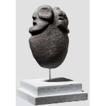 Ritualaxt, Taino-Kultur, Karibik, 10. - 15. Jhdt. Skulptur aus dunklem Felsgestein in Form einer