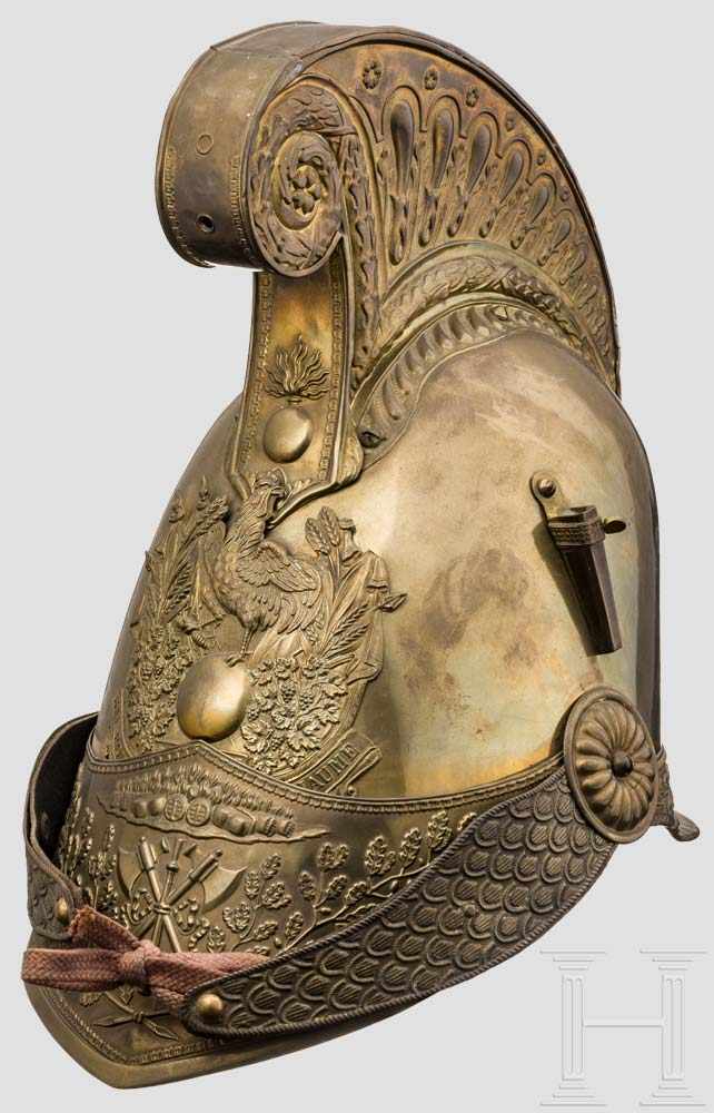 Helm für Sapeurs-Pompiers, Frankreich, 1830-48 Hoher Messingkorpus mit schwenkbarem,