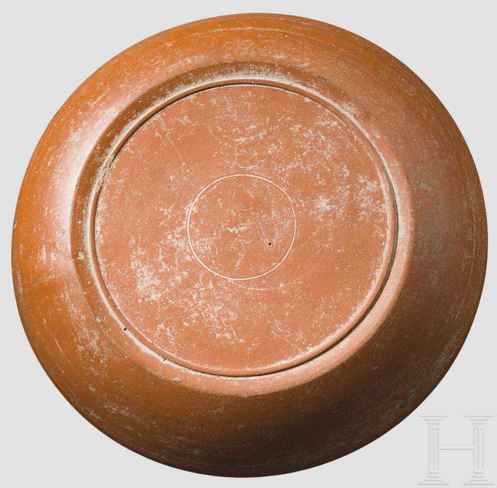 Teller, sigillata chiara C, 2. Hälfte 4. Jhdt. bis um 400 n. Chr. Teller mit rotem Glanztonüberzug - Image 2 of 2