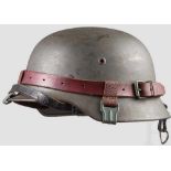 Leutnant Philipps - Stahlhelm M 35 mit Tragevorrichtung Glocke mit feldgrauer Originallackierung,