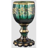 Fein bemalter Glaspokal mit Goldverzierungen, Russland, um 1840 Grünes Glas, handgemalter,