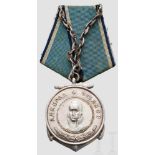 Uschakow-Medaille, Sowjetunion, ab 1944 Silbermedaille mit rückseitig separat aufgelötetem Anker.