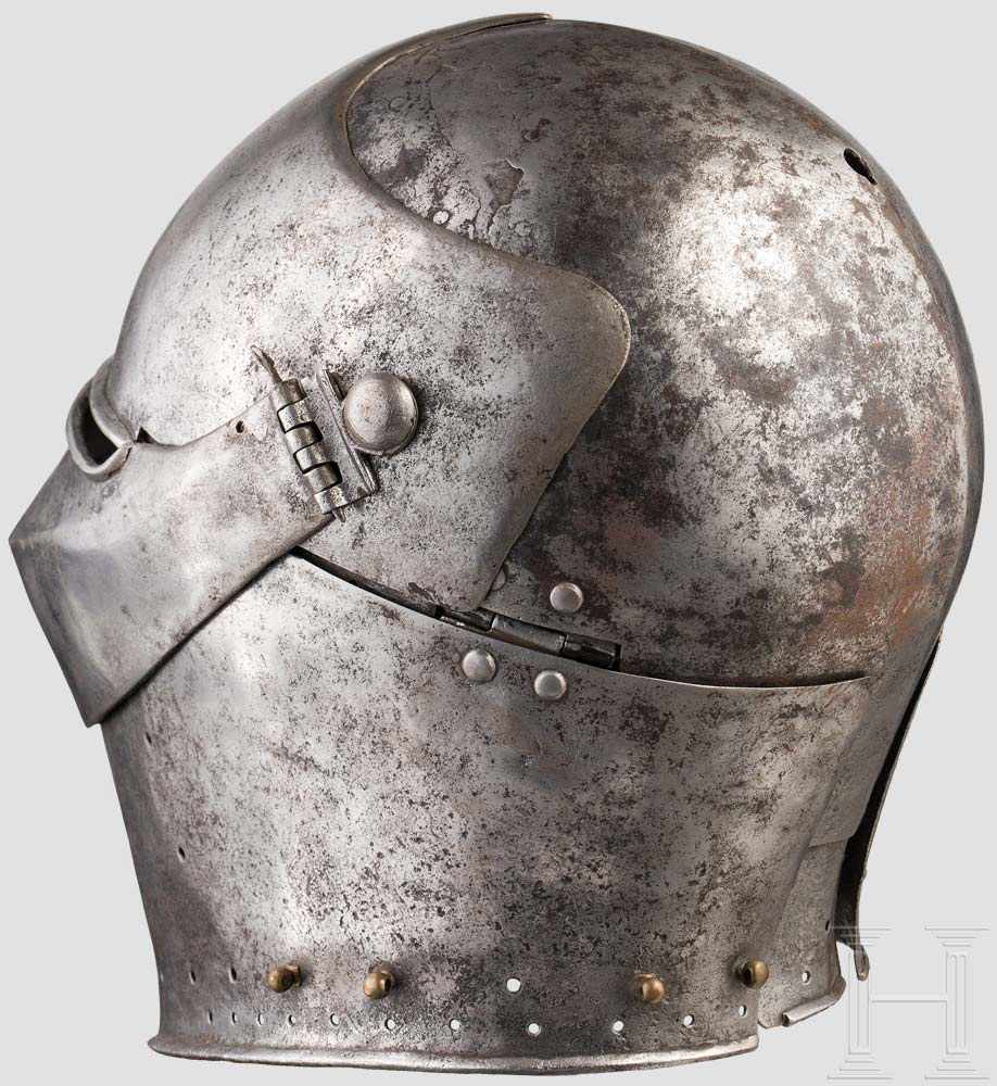 Armet, Italien, um 1440/50 und später Originale, einteilig geschlagene Kalotte mit leichter Gratung. - Image 3 of 3