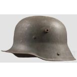 Stahlhelm M 16 Die feldgraue Originallackierung zu 95 % erhalten, Glocke gestempelt "TJ66",