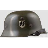 Stahlhelm M 34 der Waffen-SS mit beiden Abzeichen Glocke mit feldgrauer Originallackierung und