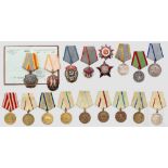 Fünf Orden und 13 Medaillen, Sowjetunion, ab 1944 Orden Zeichen der Ehre, Silber, teilvergoldet,