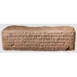 Ziegel mit Keilschrift, frühes 1. Jtsd. v. Chr. Ziegel aus gebranntem Ton mit Inschrift auf
