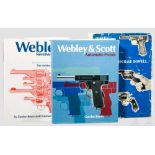 Drei Bücher: Webley Kurzwaffen 1 x Dowell, "The Webley Story" von 1962, über 337 teils bebilderte