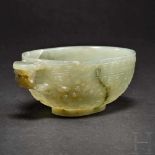 Weinschale aus grüner Jade, China, frühe Ming-Periode Einteilig aus hellgrüner Jade geschnittene,