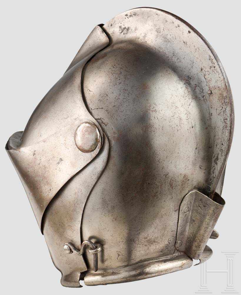 Geschlossener Helm, deutsch oder italienisch, um 1570/80 Einteilig geschlagene Kalotte mit - Image 8 of 9