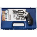 Smith & Wesson Mod. 64-6, "The .38 M & P Stainless", im Koffer Kal. .38 Spl., Nr. CEF3053. Blanker