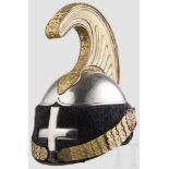 Helm für Angehörige der schweren Kavallerie, 20. Jhdt. Der eiserne Korpus am Bund mit schwarzem