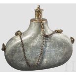 Große Feldflasche, Balkan, um 1900 Bauchiger Korpus aus verlötetem Zinkblech mit oberseitigem