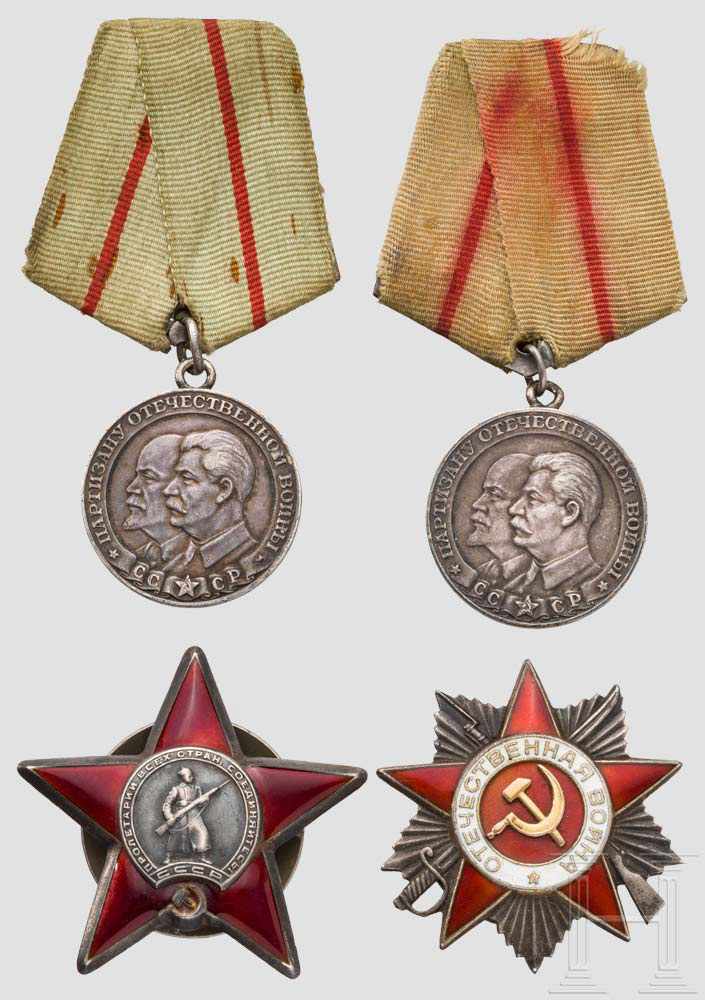 Sechs sowjetische Auszeichnungen und vier Kleinabzeichen, Sowjetunion, ab 1943 Zwei Medaillen "