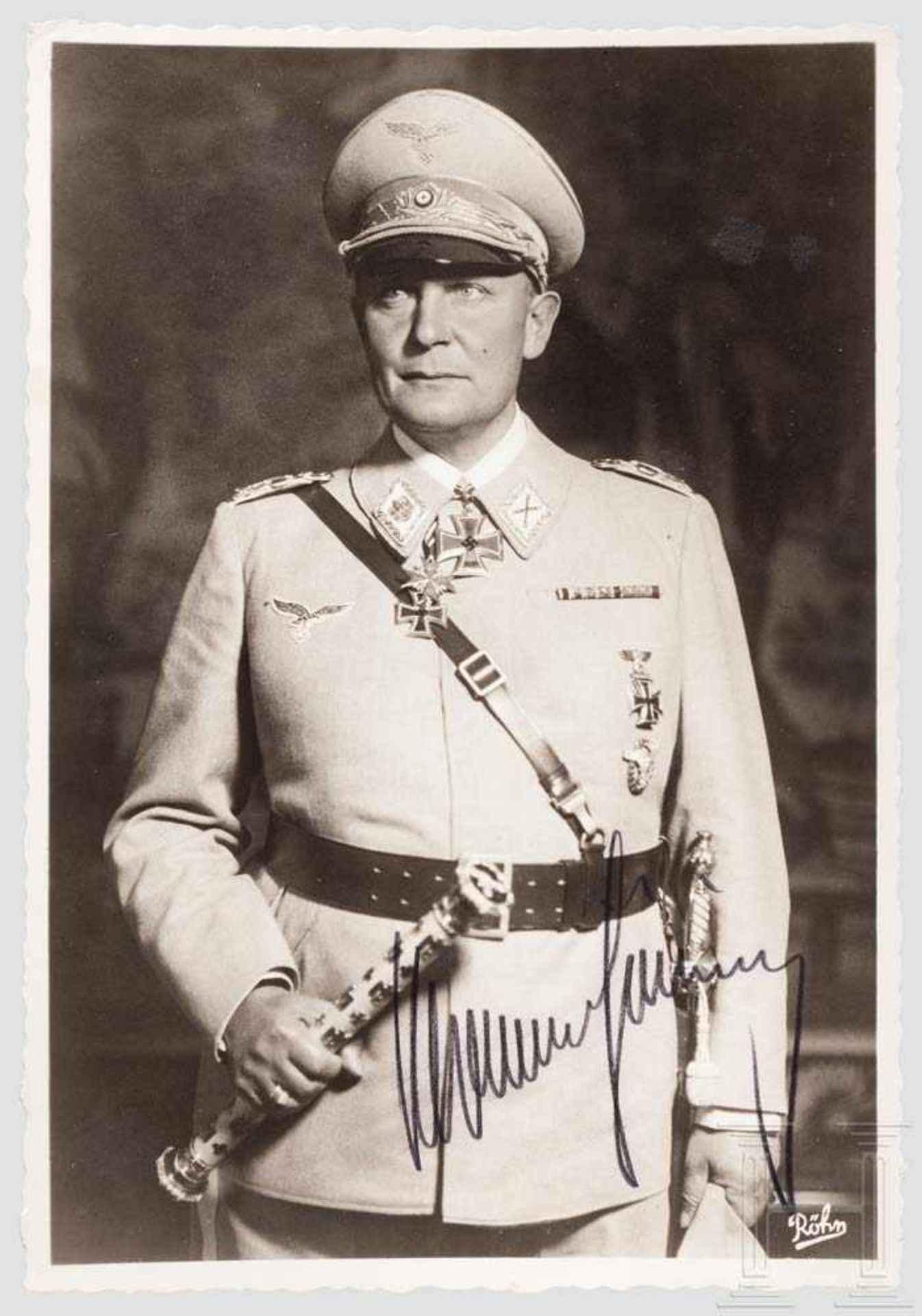 Hermann Göring - Fotokarte mit Unterschrift Seltene Fotokarte mit Bildnis Hermann Görings, mit