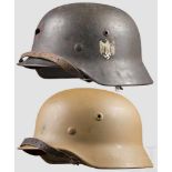 Zwei Stahlhelme Stahlhelm M 35, nachlackiert, Adleremblem zu 80 % erhalten, innen gestempelt "ET 64"