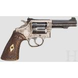 Smith & Wesson M & P, graviert Kal. .38 Spl., Nr. V 500849. Blanker Lauf, Länge 4". Sechsschüssig.