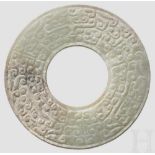 Kleine Bi-Scheibe, China, Zeit der streitenden Reiche, 4./3. Jhdt. v.Chr. Flache Scheibe aus